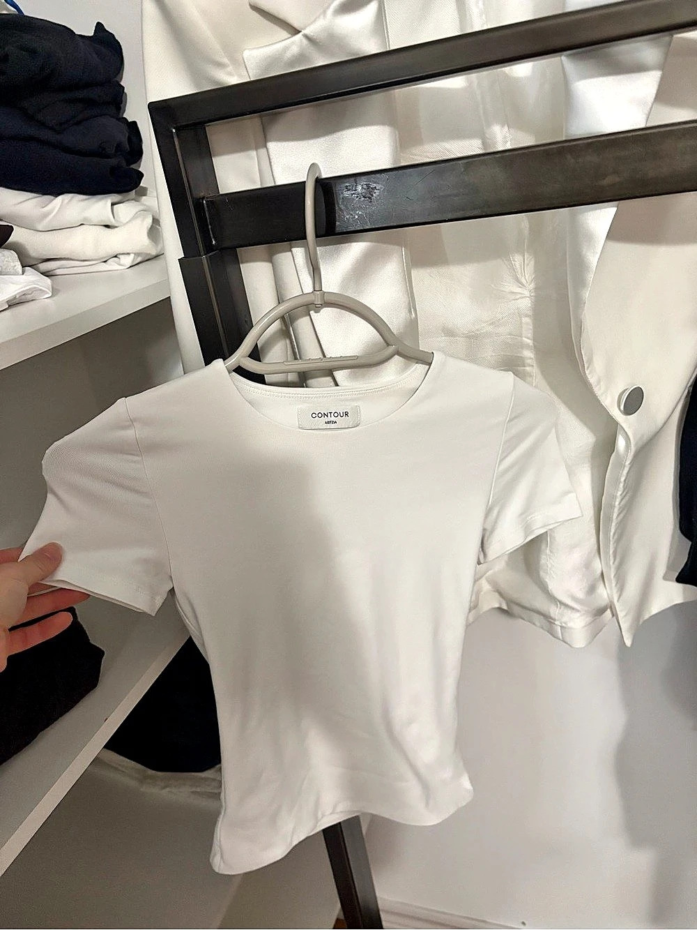 Aritzia Contour Women's White Short Sleeve Tee Like New